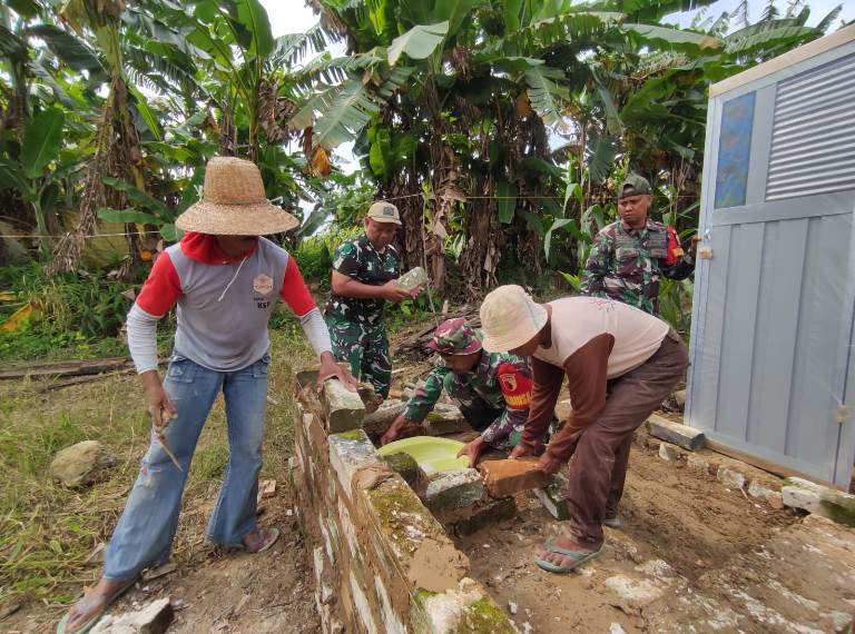 Satgas TMMD Ke-127 Kodim/0827 Sumenep Bangun MCK di Desa Mandala