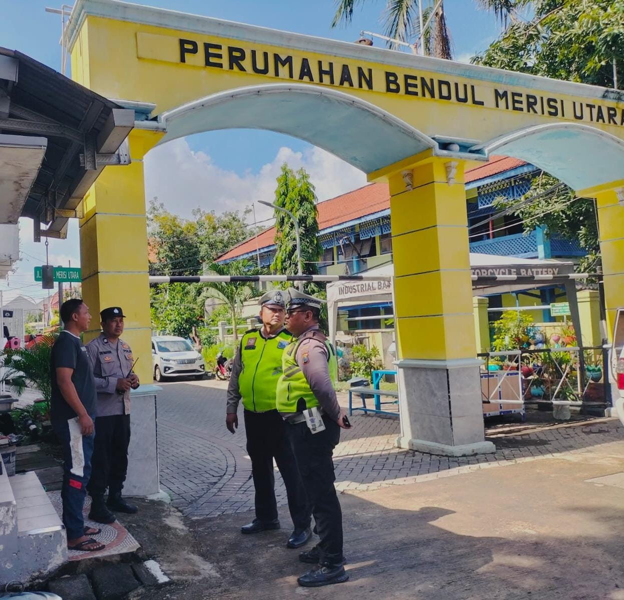 Tekan Angka Kriminalitas, Polsek Wonocolo Gencarkan Patroli Dialogis di Bendul Merisi