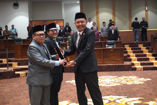 Sidang Paripurna Istimewa Lantik Dua Anggota PAW DPRD Bojonegoro dari Fraksi PKB
