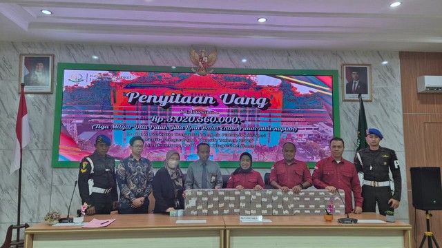 Kejati Jatim Sita Uang Rp 3 M dan 3 Bidang Tanah Terkait Dugaan Korupsi Pengadaan Lahan Polinema