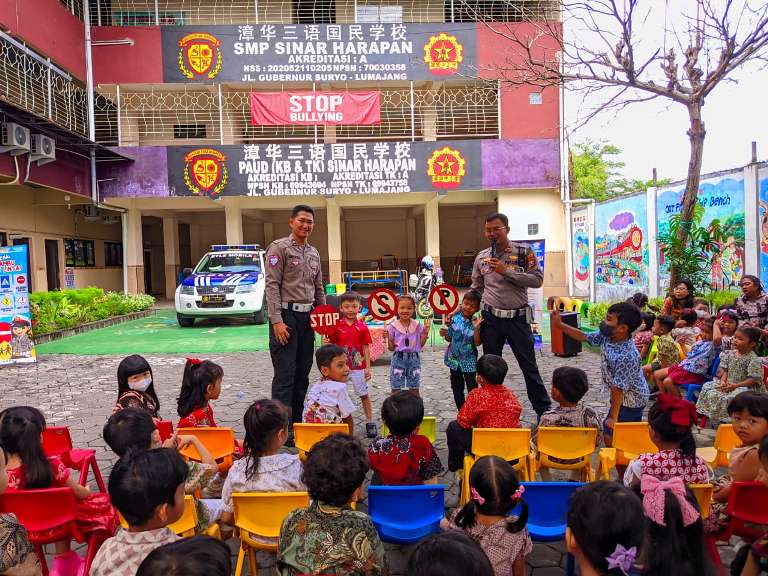 Satlantas Polres Lumajang Gelar Program Polisi Sahabat Anak di PAUD/TK Sinar Harapan
