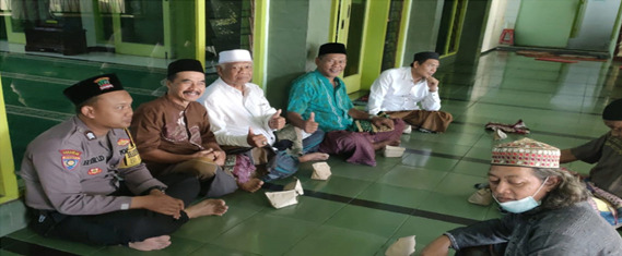 Polsek Gayungan Gelar Jumat Curhat di Masjid Al Muttaqin Jalin Silaturahmi dan Serap Aspirasi