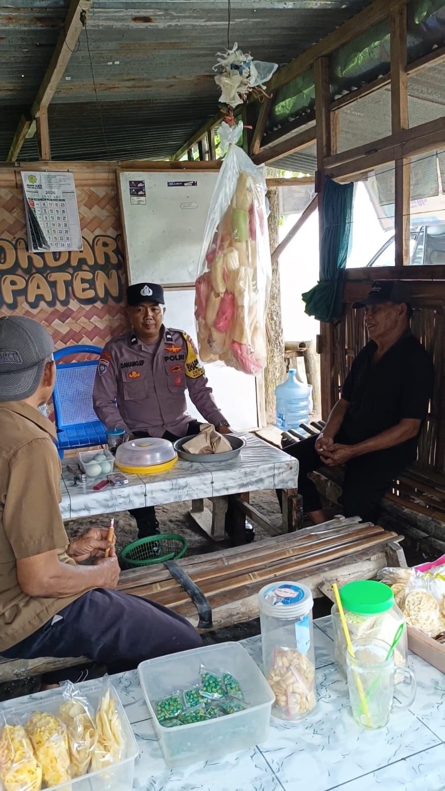 Polisi Ngawi Patroli dan Sambang Warga Padas