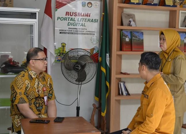 Sidak Kantor Cabdin Jombang, Kadindik Jatim Minta Proses Administrasi Segera Diselesaikan