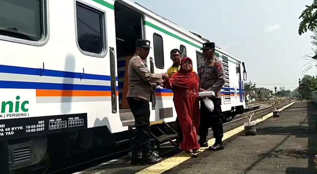 Polsek Geneng Kawal Lansia Nikmati Layanan Kesehatan Gratis Rail Clinic