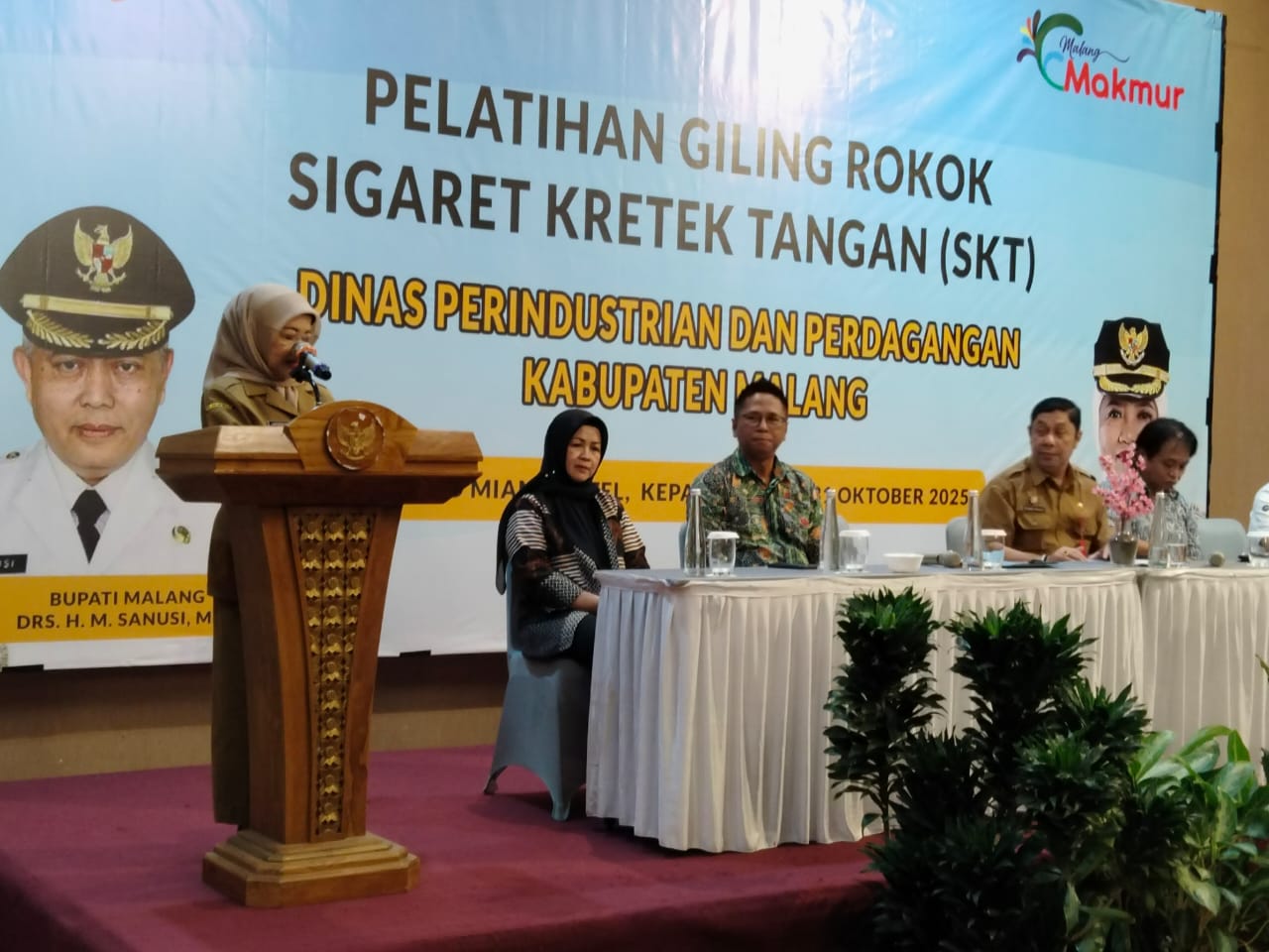 Tingkatkan SDM dan Dorong Kesejahteraan, Wabup Malang Semangati Peserta Pelatihan Giling Rokok SKT