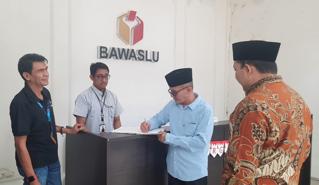 Pasangan Rusdi-Shobih Datangi Bawaslu, Ada Apa?