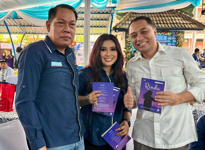 Istimewa! Wali Kota Eri Cahyadi Meriahkan Peluncuran Buku Rindu Anis Tiana di HUT Ke-56 Memorandum