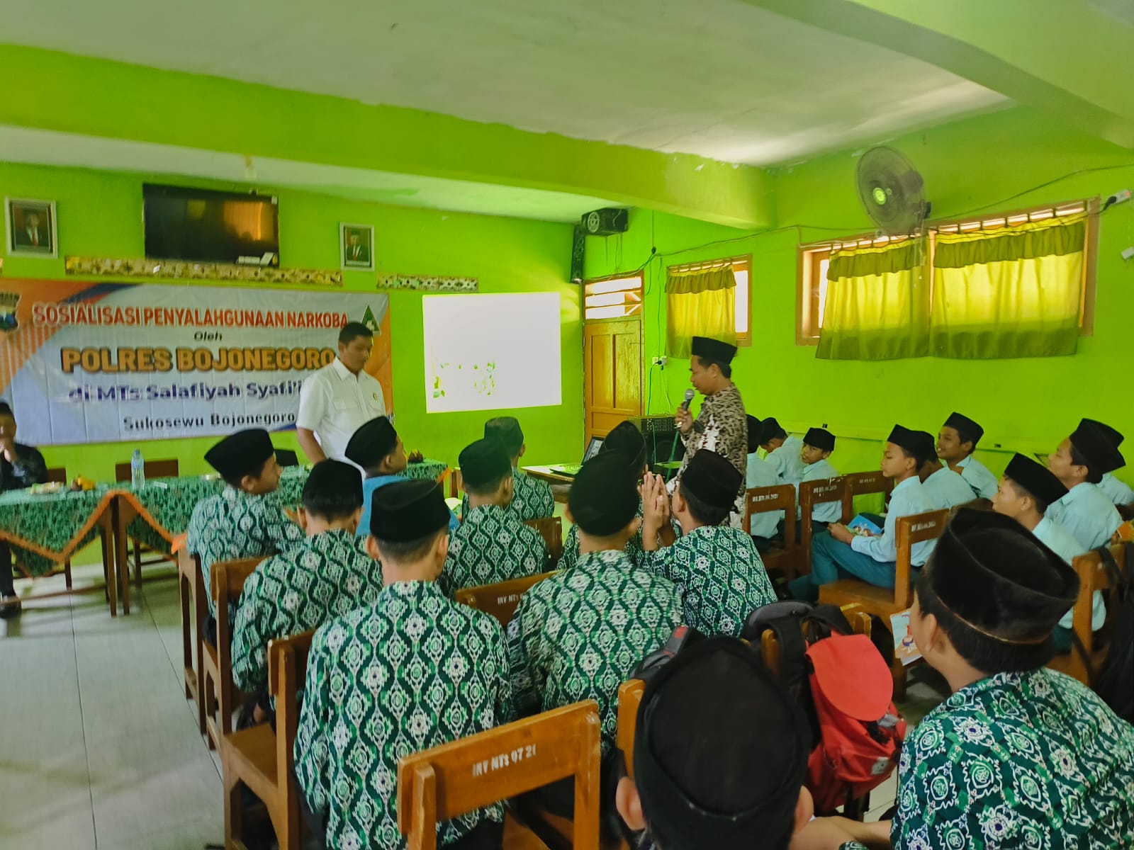 Satresnarkoba Polres Bojonegoro Beri Penyuluhan Bahaya Narkoba di MTs Salafiyah Syafi'iyah Sukosewu