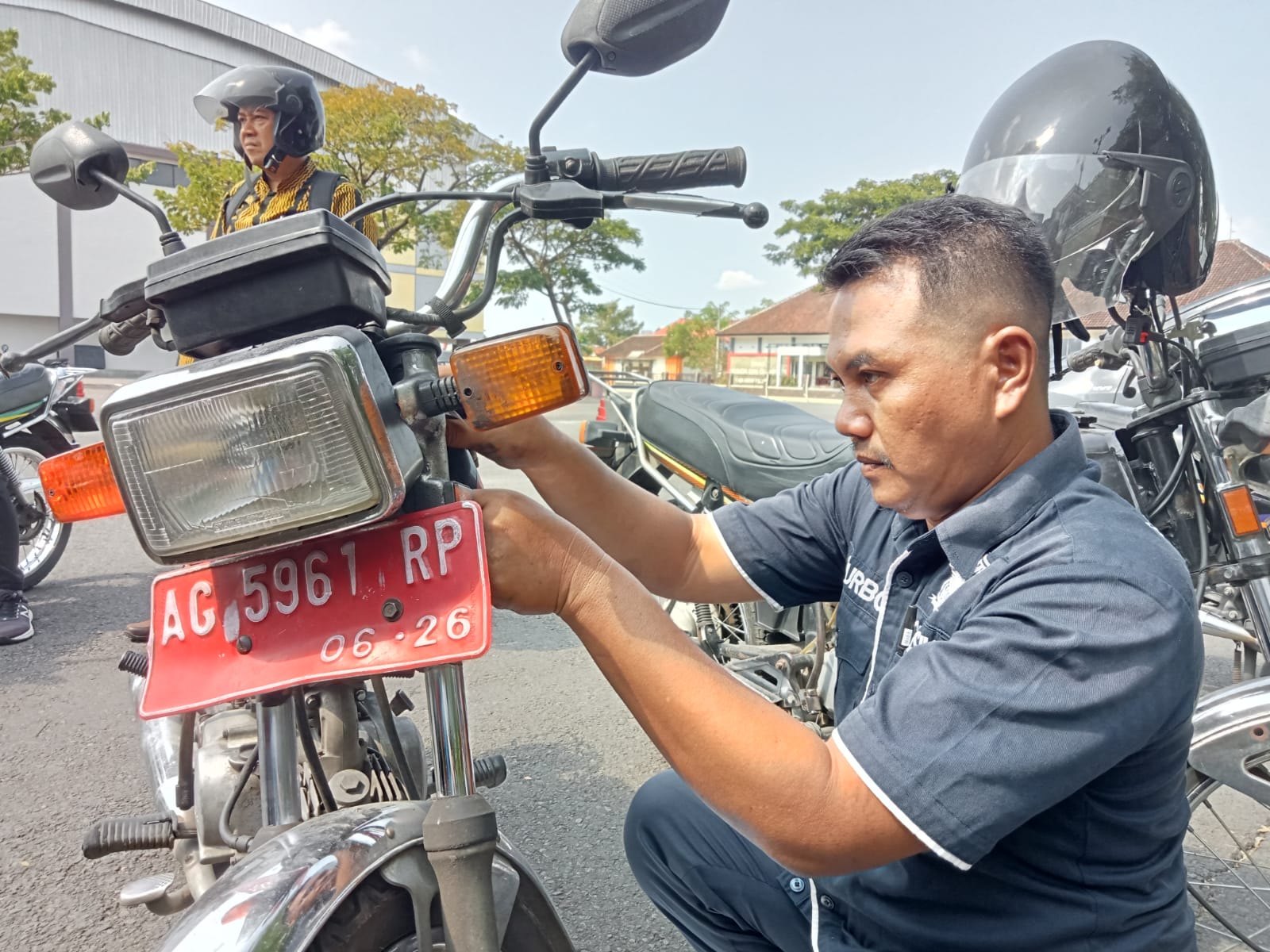Program Gayatri Sambangi GOR Lembu Peteng, Kendaraan Dinas Tak Perlu Antre Ganti Plat