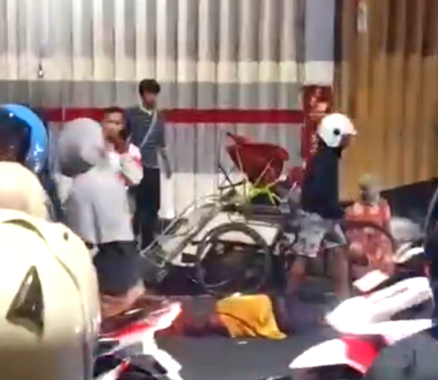 Tiga Pemuda Mabuk Seruduk Tukang Becak hingga Kritis di Jember