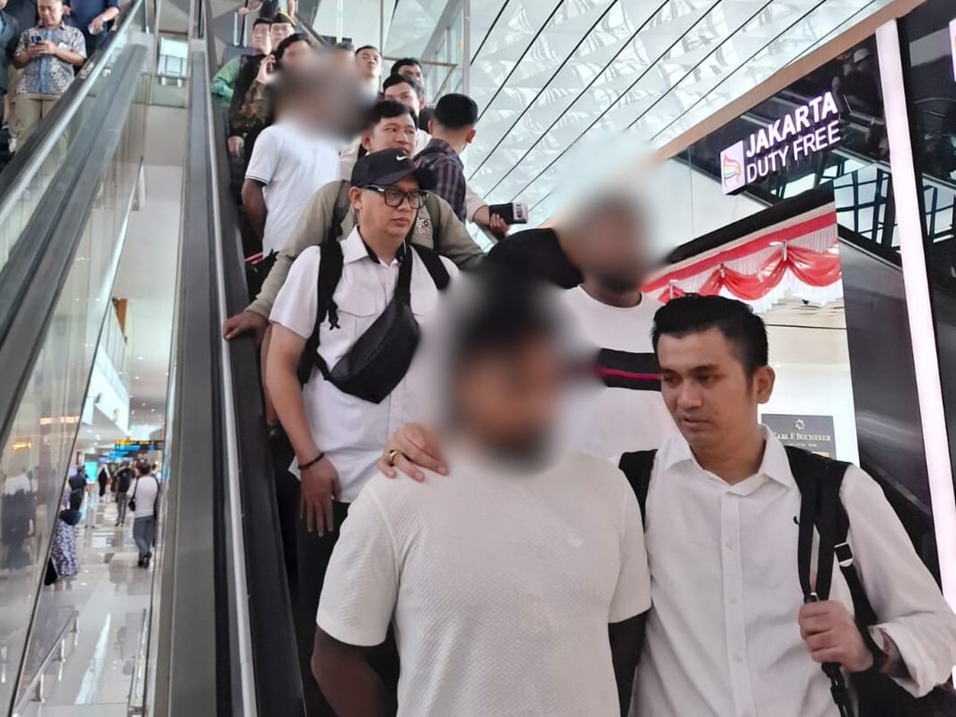 Lawan Kejahatan Lintas Negara: Imigrasi Soekarno-Hatta Deportasi 5 Buron Interpol Red Notice Asal Sri Lanka