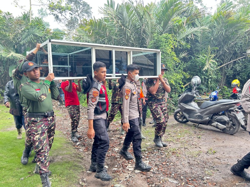 Sisir Rumah Warga, Polri Imbau Tinggalkan Zona Bahaya Semeru