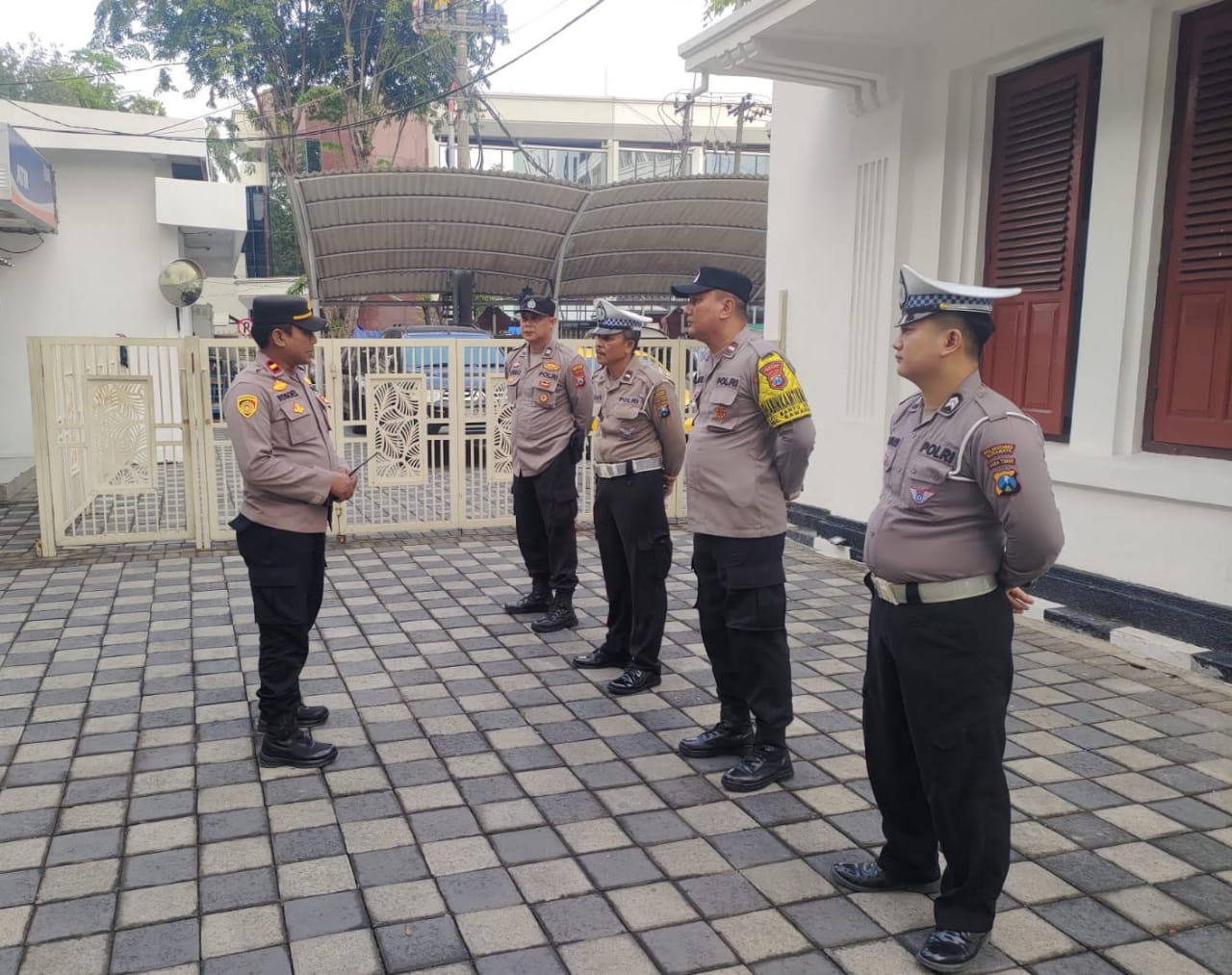 Polsek Sawahan Amankan Audiensi Serikat Pekerja di PN Surabaya, Situasi Kondusif