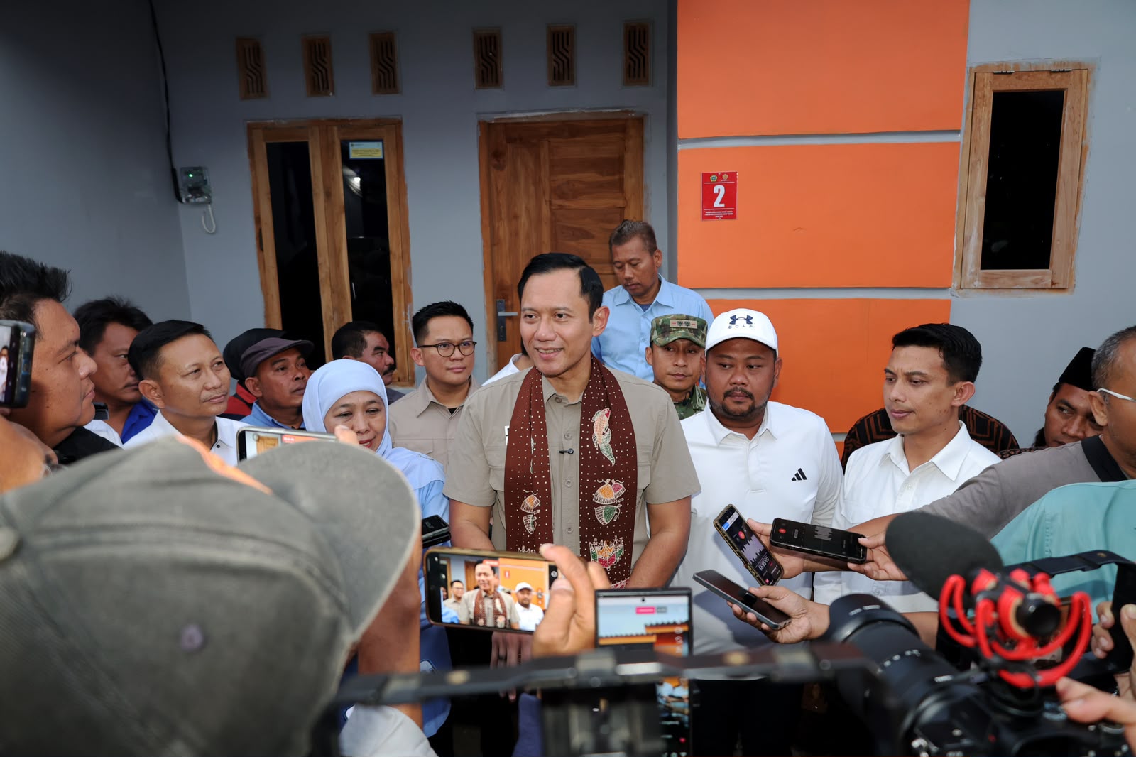 Menko AHY Resmikan Program Penanganan Pemukiman Kumuh di Gresik, 166 Rumah Warga Diperbaiki