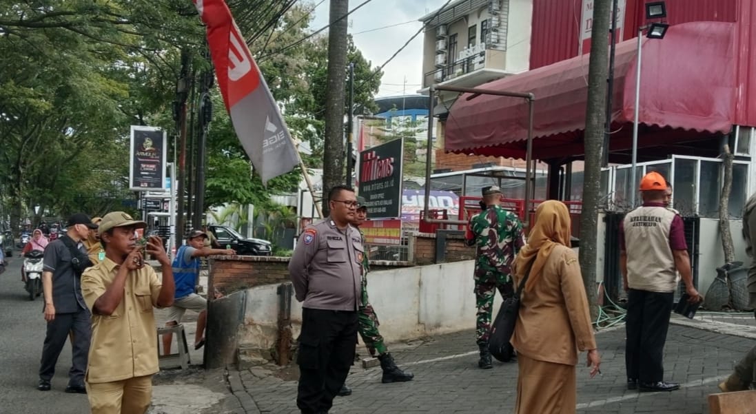Bhabinkamtibmas Jatimulyo Sosialisasikan Pembangunan Gorong-Gorong di Soehat