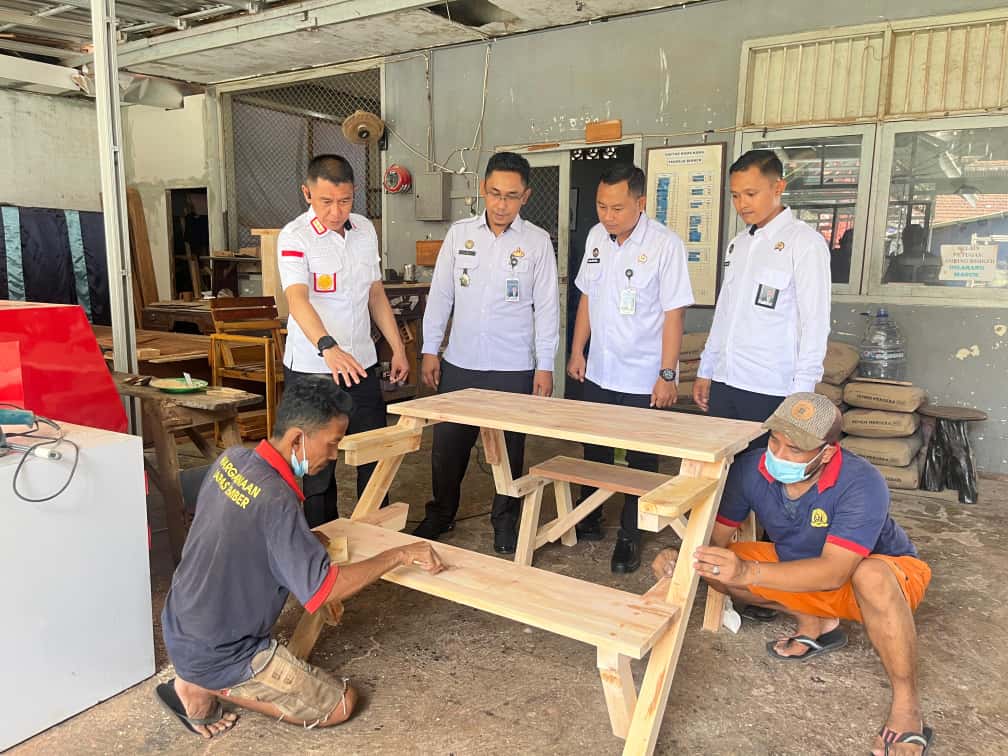 Lapas Jember Cetak WBP Jadi Wirausaha, Bekali Keterampilan Meubel hingga Tempe