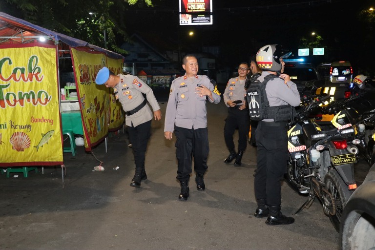 Jelang Nataru, Polres Pelabuhan Tanjung Perak Tingkatkan Patroli Gabungan TNI-Polri