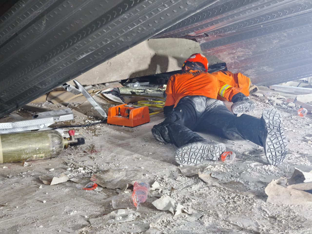 38 Santri Diperkirakan Masih Terjebak Reruntuhan Musala Ponpes Al Khoziny