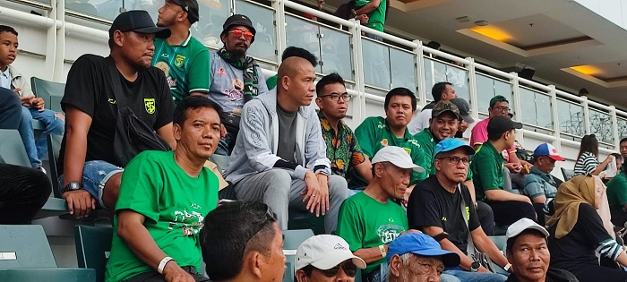 Nova Arianto Nonton Laga Klasik di GBT, Pemain Persebaya Dipanggil untuk AFF?