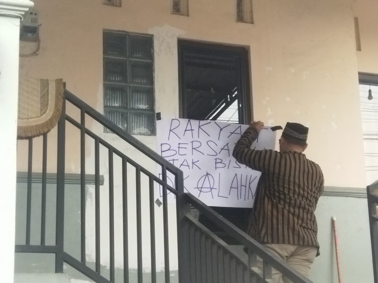 Warga Patemon Jember Demo, Protes Keras Kebijakan Ganti Camat Ganti Pj Kades