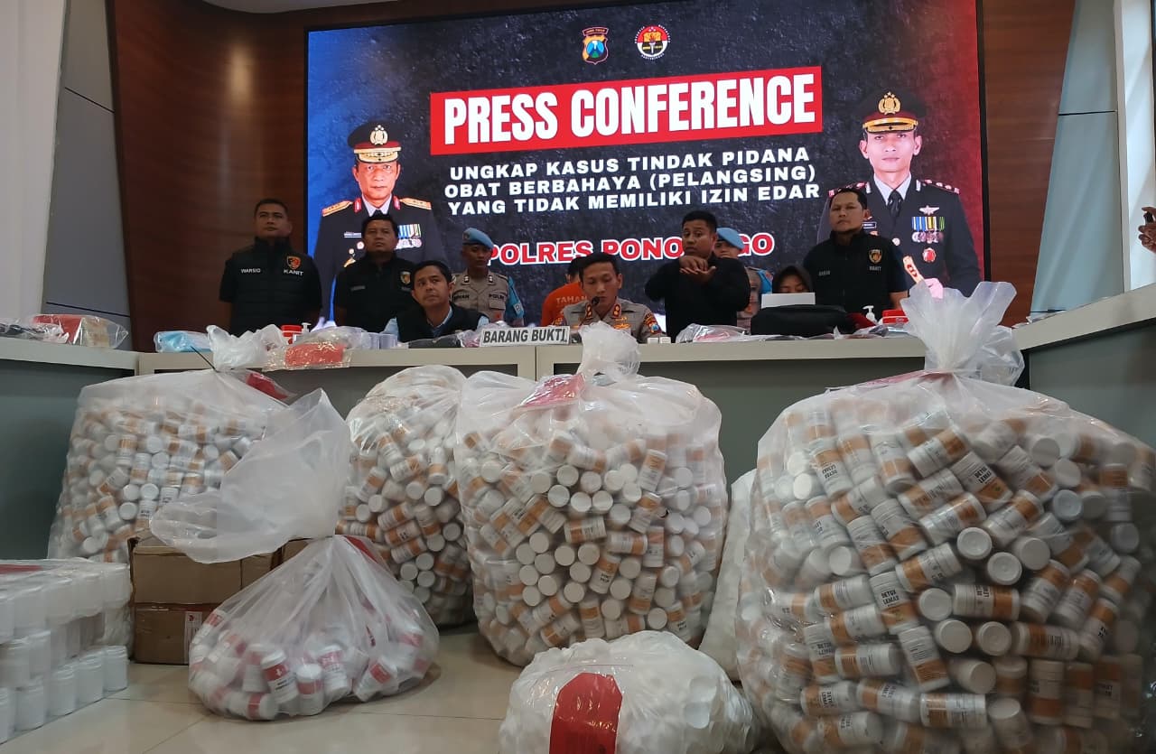 Racik Obat Pelangsing dan Penggemuk Ilegal, Warga Lumajang Dibekuk Polres Ponorogo