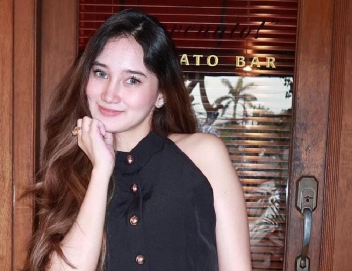 Dilla Yasinta, Model Otomotif yang Sukses Jadi Influencer dan Pengusaha Kecantikan