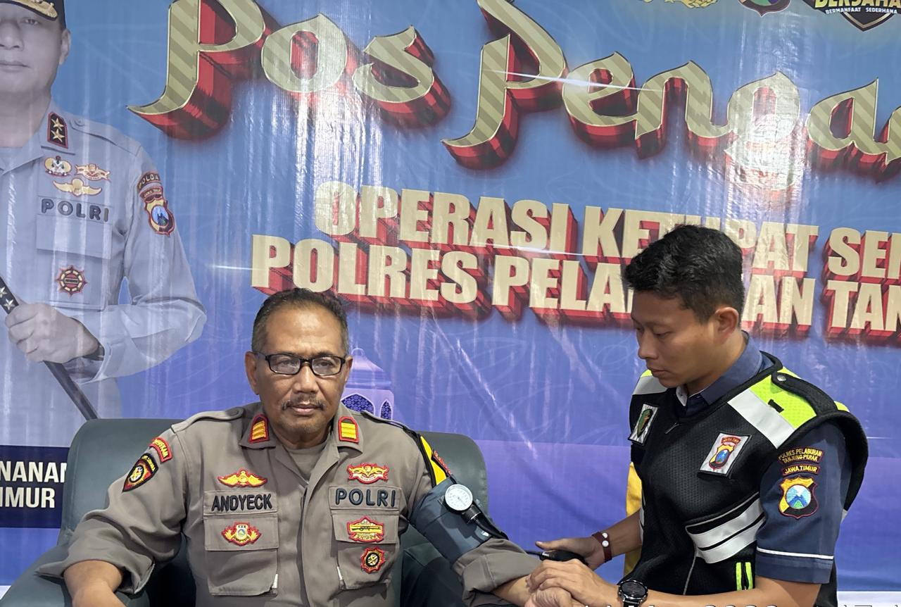 Jaga Stamina Personel Arus Mudik, Polres Pelabuhan Tanjung Perak Cek Kesehatan Petugas Pos Pengamanan