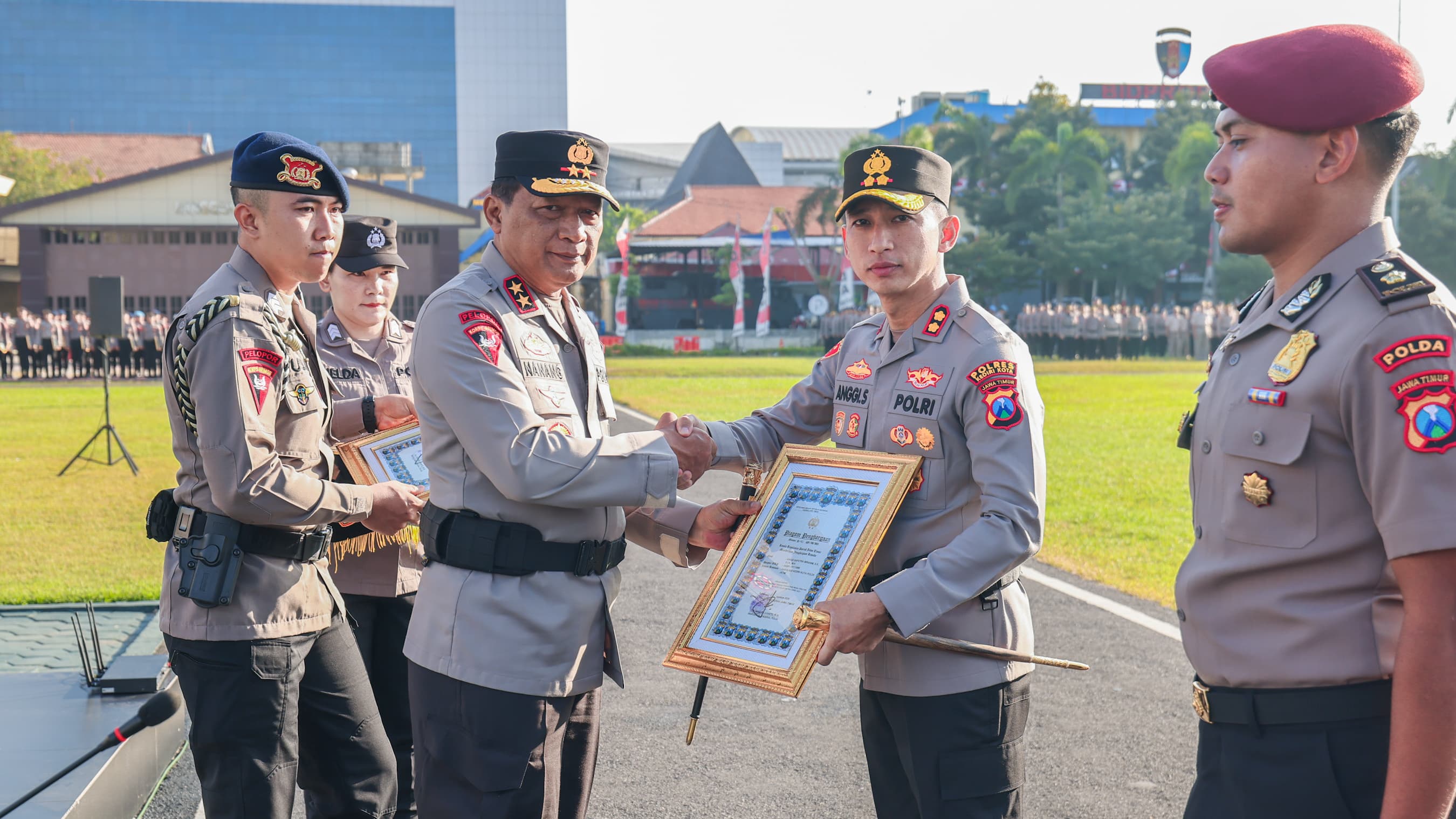Raih Medali Emas, Kapolres Kediri Kota AKBP Anggi Saputra Ibrahim Terima Penghargaan dari Kapolda Jawa Timur