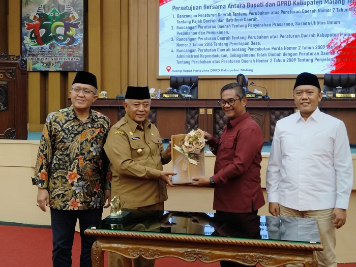 Bupati dan DPRD Kabupaten Malang Sepakati Perubahan Empat Raperda
