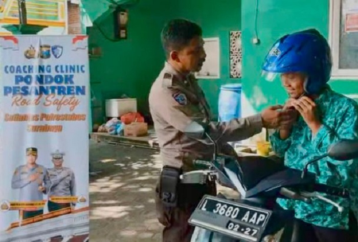 Satlantas Polrestabes Surabaya Gelar Coaching Clinic Keselamatan Berlalu Lintas di Ponpes