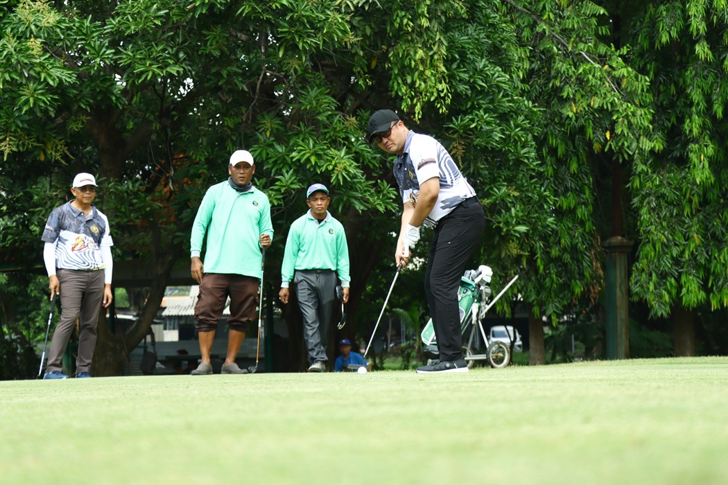 Sambut HUT Bhayangkara Ke-80, Kapolres Gresik Resmi Buka Turnamen Golf Bersama Forkopimda