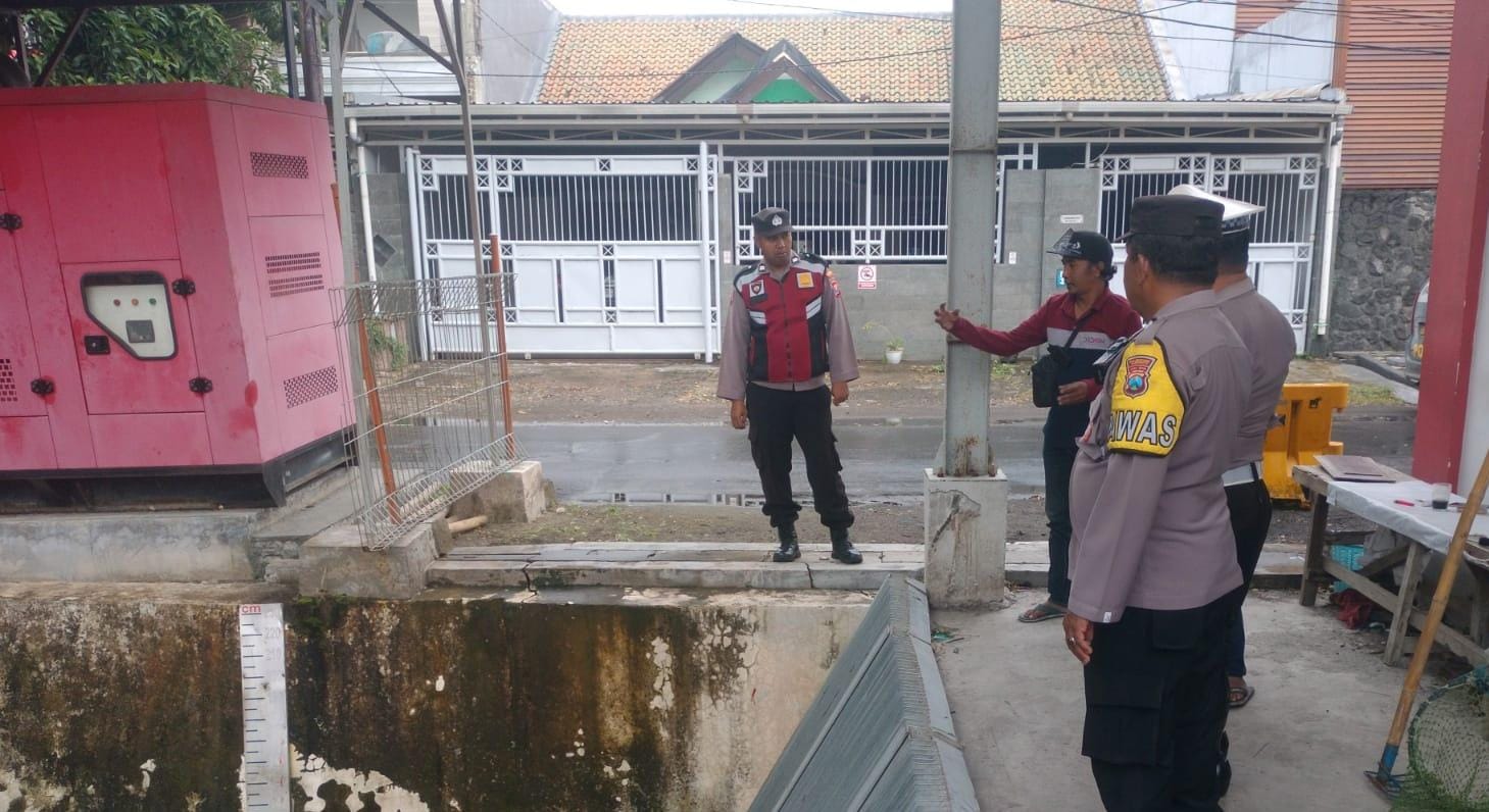 Antisipasi Musim Hujan, Polsek Rungkut Intensifkan Pengecekan Rumah Pompa Pandugo