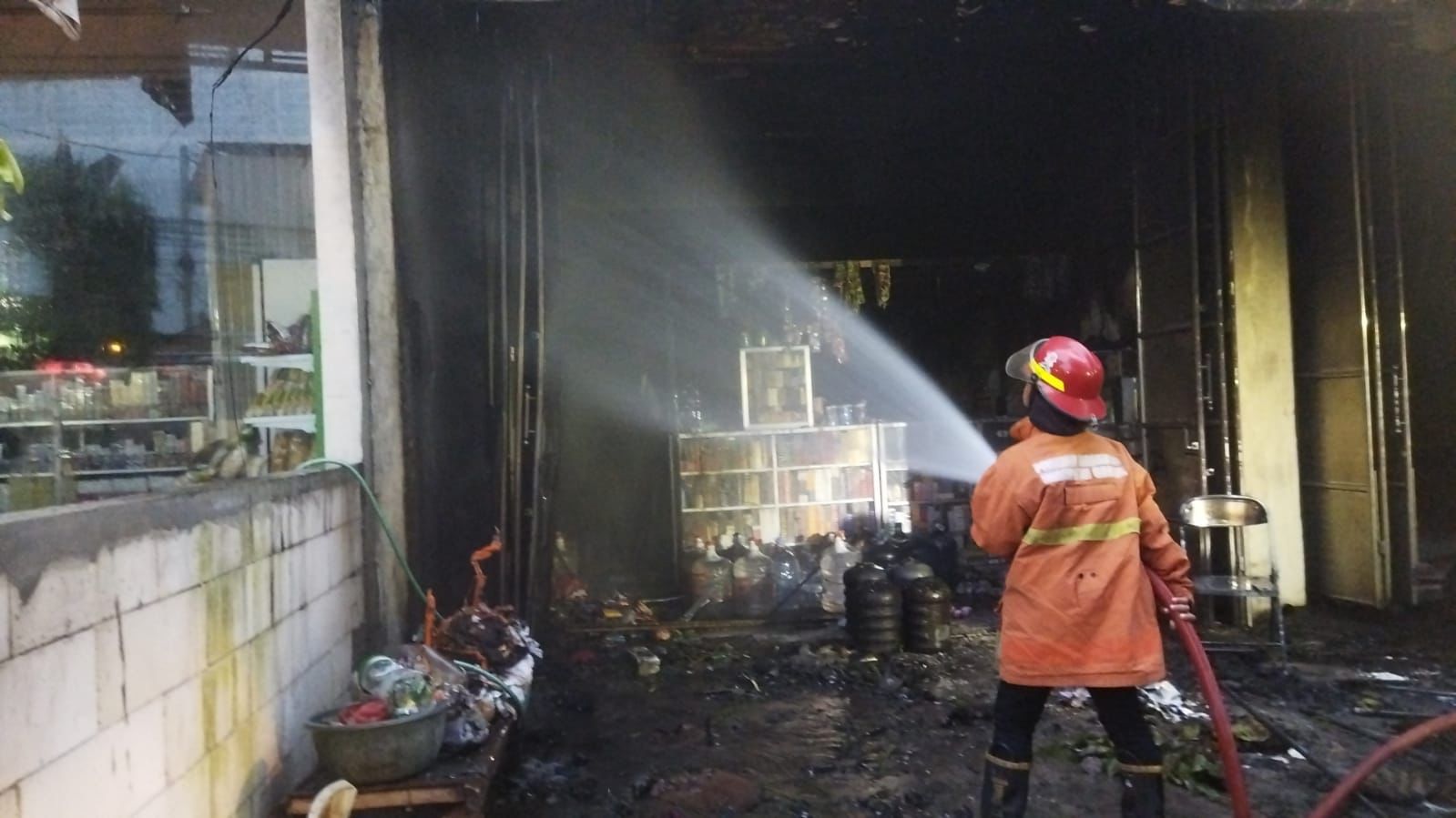 Motor Alami Korsleting, Rumah dan Toko di Manyar Gresik Hangus Terbakar