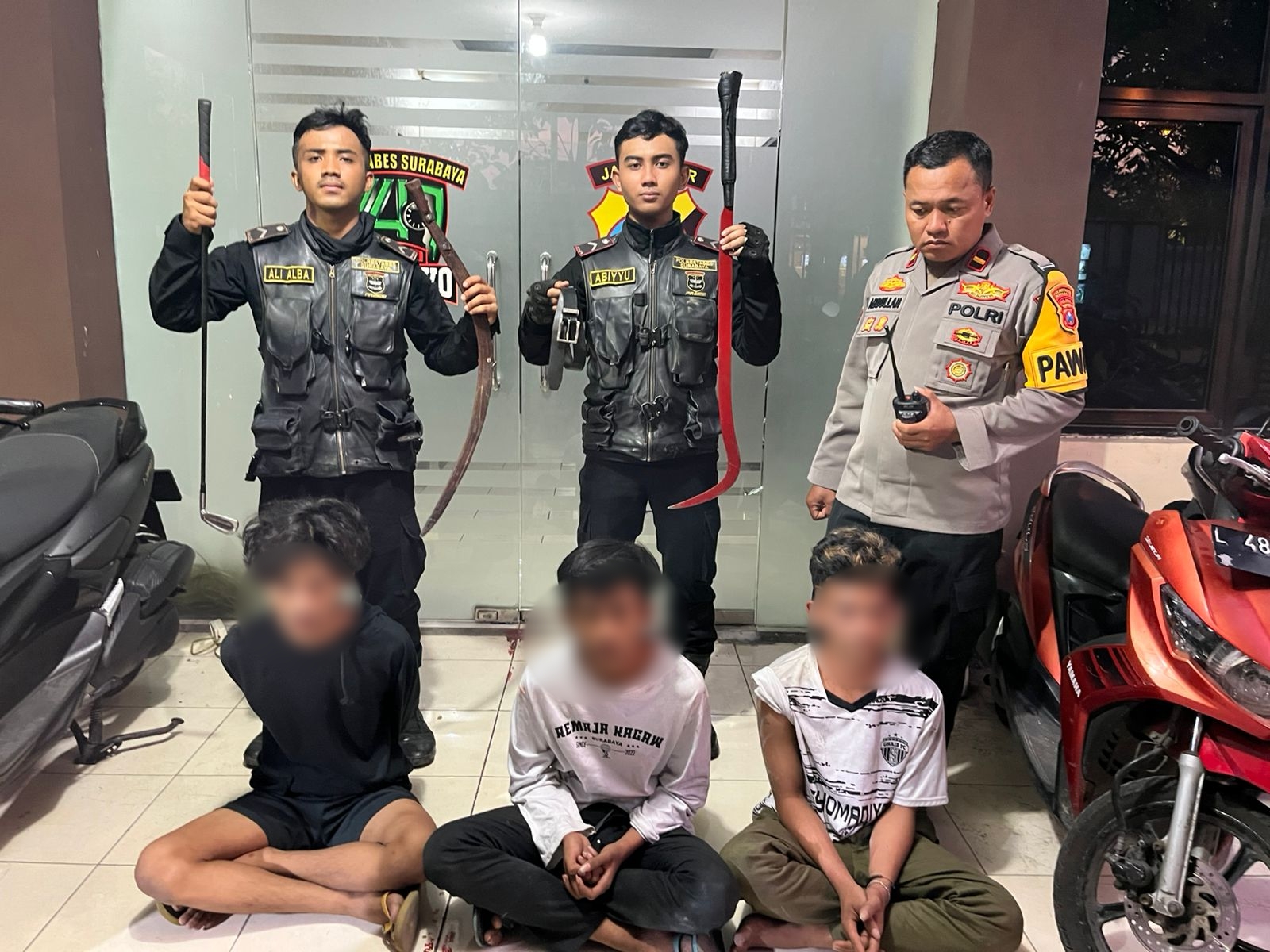 Polisi Bubarkan Aksi Tawuran di Kapasari, Sita Celurit, Samurai Hingga Sabuk Modifikasi