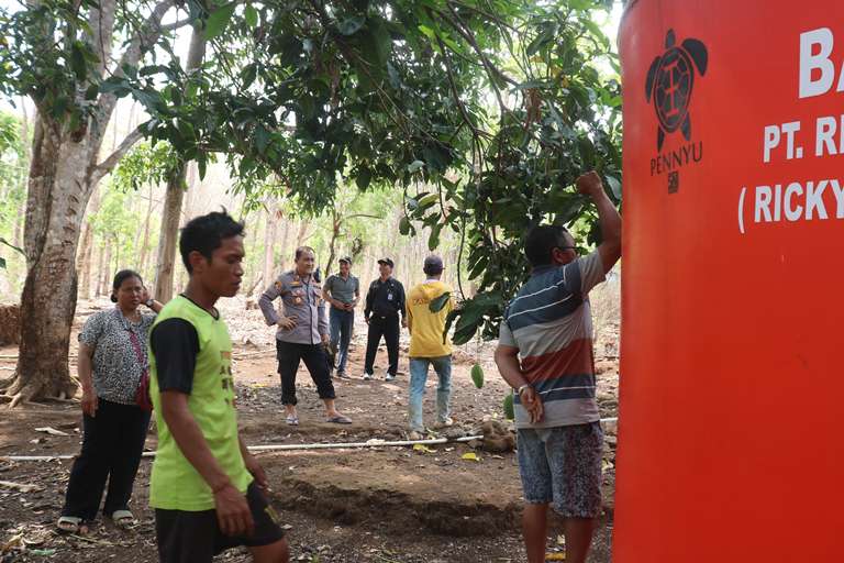 Polresta Banyuwangi Salurkan 17.500 Liter Air Bersih untuk Warga Terdampak Kemarau Panjang