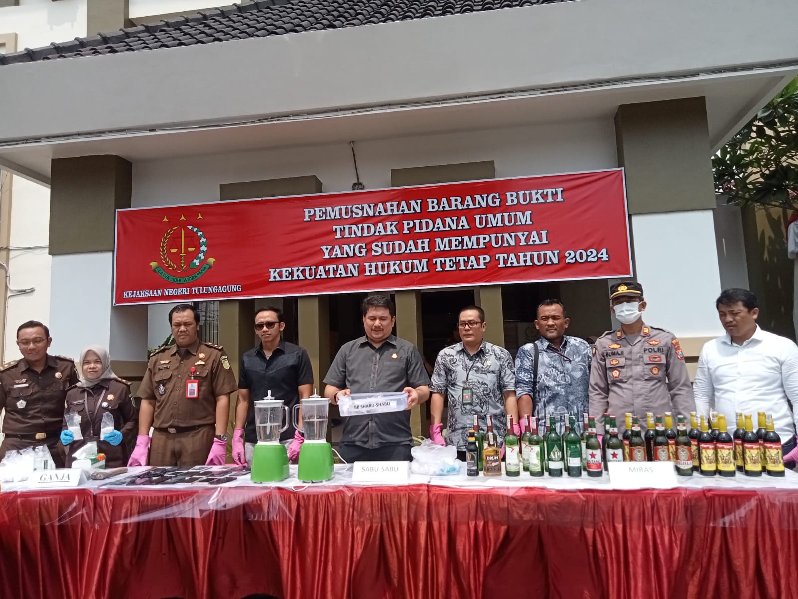 Kejari Tulungagung Musnahkan Ratusan Gram Sabu dan Ratusan Ribu Pil Dobel L