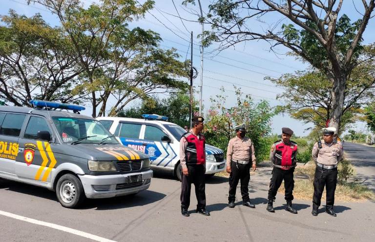 Patroli Presisi Polsek Pakal Jamin Keamanan di Kawasan GOR Bung Tomo Surabaya