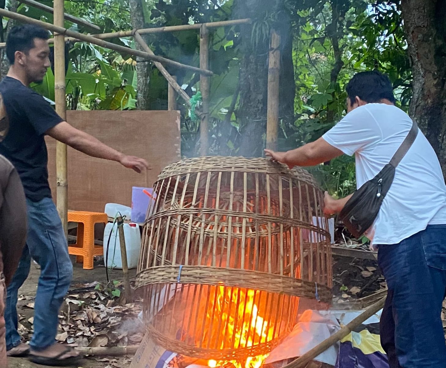 Polresta Malang Kota Bakar Arena Judi Sabung Ayam