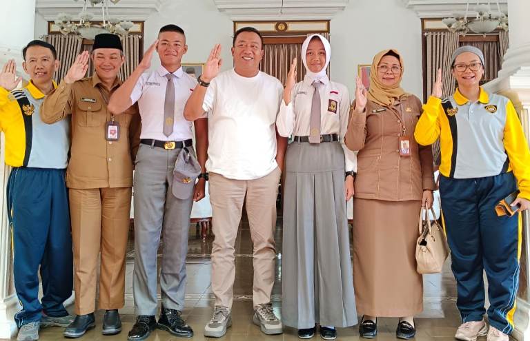 Mas Rio Apresiasi 2 Siswa SMAN 1 Panarukan Situbondo Terpilih jadi Paskibraka Jawa Timur