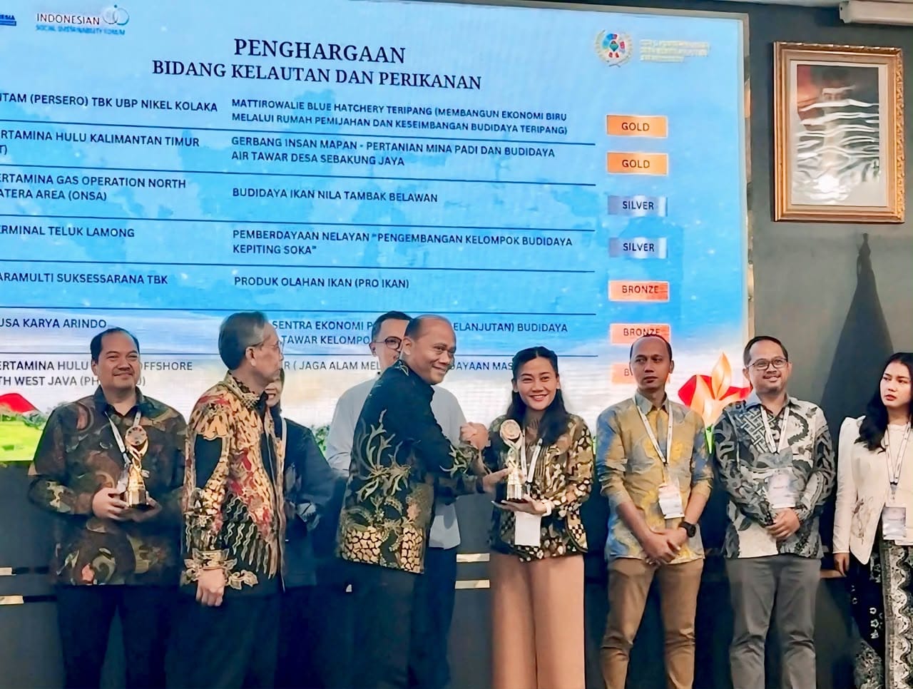Budidaya Kepiting Soka Bawa Terminal Teluk Lamong Raih CSR dan PDB Awards 2026