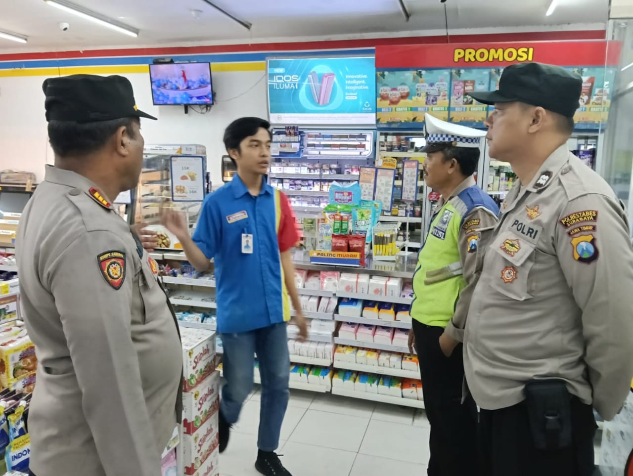Polsek Sawahan Perketat Patroli Minimarket, Pastikan Keamanan Wilayah Kondusif