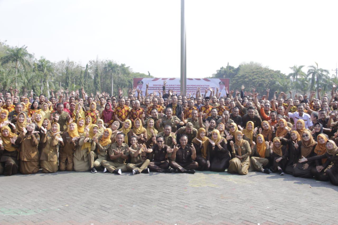 Pemkab Gresik Serahkan SK PPPK kepada 562 Tenaga Honorer