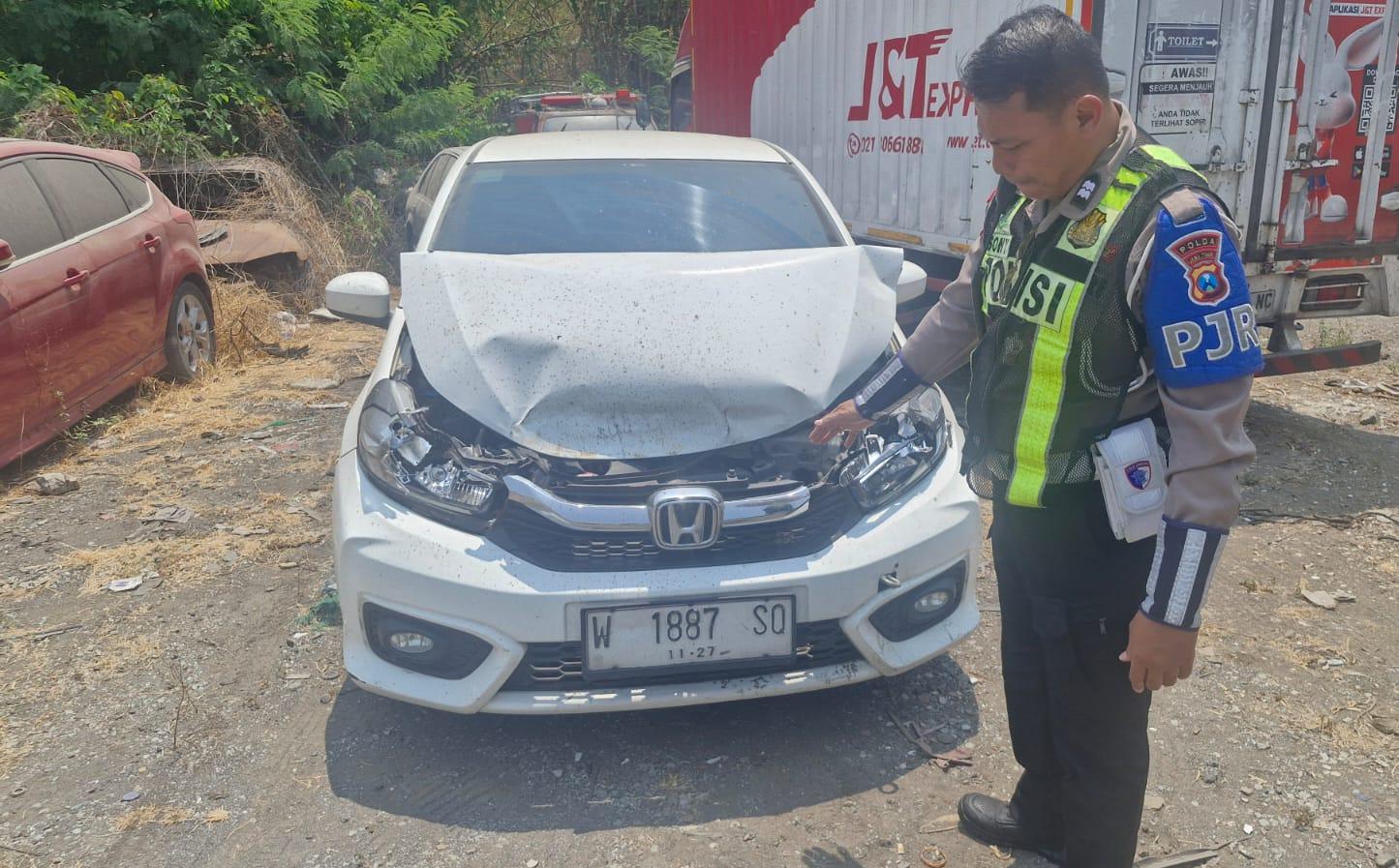 Empat Kendaraan Terlibat Kecelakaan Beruntun di Tol Gunungsari Surabaya