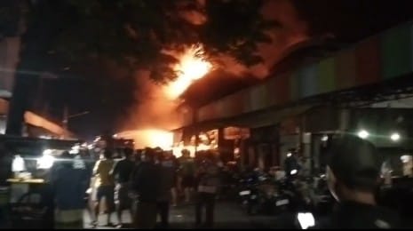 Pasar Agrobis Babat Terbakar! 10 Kios Ludes Diamuk Si Jago Merah