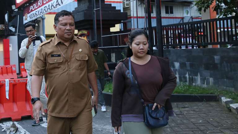 Tindak Cepat, Pemkot Surabaya Selamatkan Ijazah Karyawan yang Ditahan Salon