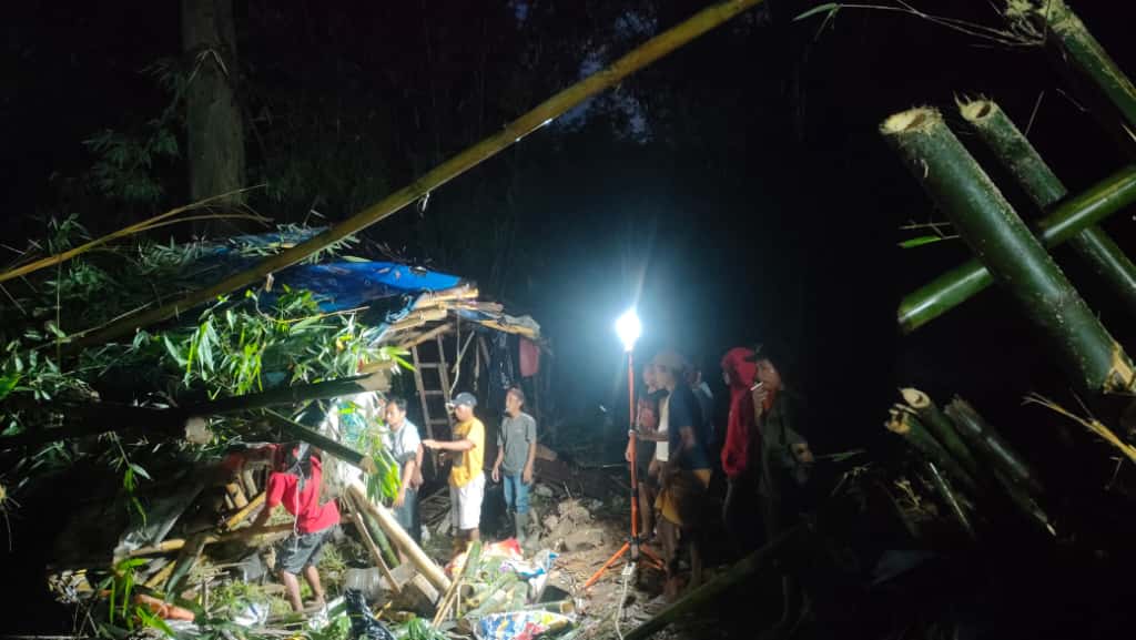 Tragis! Ayah dan Anak di Jember Tewas Tertimpa Barongan Bambu saat Selamatkan Kambing