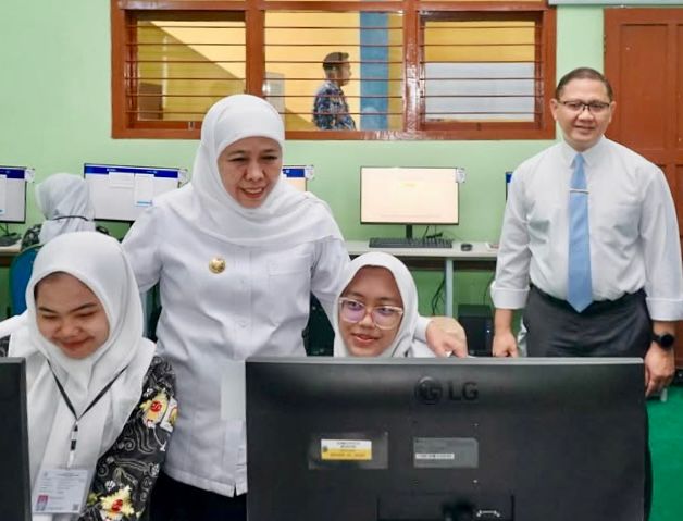 Gubernur Khofifah Tinjau Kesiapan TKA, Kadindik Jatim Diminta Pastikan Stabilitas Jaringan Internet
