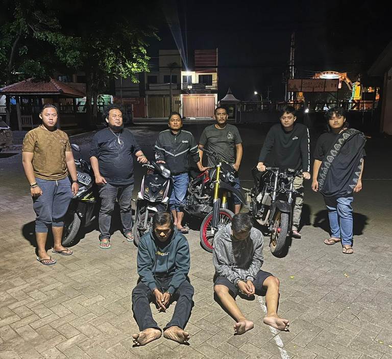 Polda Jatim Tangkap Komplotan Curanmor Tapal Kuda Simpan Celurit dalam Sarung