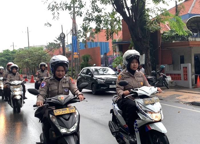 Ciptakan Rasa Aman, Polwan Polres Pelabuhan Tanjung Perak Gelar Patroli Kamtibmas